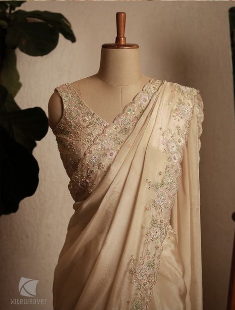 Formal Sarees Classy, Cream Color Saree With Contrast Blouse, Ivory Wedding Saree, White Saree With Contrast Blouse, White Saree Aesthetic, Heeramandi Outfits, Sarees For Farewell, Ratna Pathak, Cream Saree