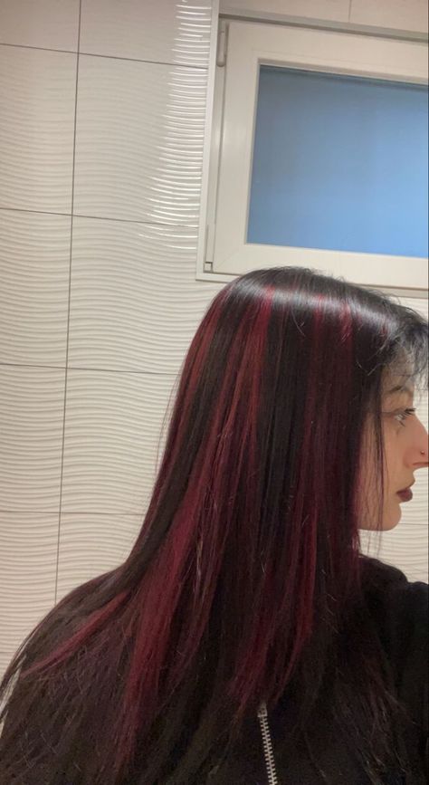 Red Hair Streaks, Red Highlights In Brown Hair, Wine Hair Color, Red Hair With Highlights, Black Red Hair, Wine Red Hair, Hair Color Underneath, Red Hair Inspo, Wine Hair