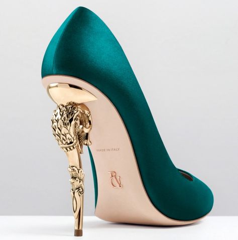 Ralph & Russo BAROQUE PUMP EMERALD SATIN WITH YELLOW GOLD HEEL | Buy ➜ https://shoespost.com/ralph-russo-baroque-pump-emerald-satin-yellow-gold-heel/ Ralph And Russo Shoes, High Hills, Rose Gold Heels, Ralph Russo, Twinkle Toes, Ralph And Russo, Prom Heels, Fancy Shoes, Shoe Inspiration