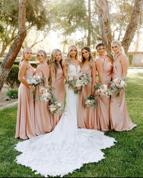 Mumu Weddings on Instagram: "We love how this bridal party mixed and matched their dress styles in Rose Gold ❤️​​​​​​​​ #weddinginspo #rosegoldmumu #mumuweddings" Rosette Bridesmaid Dress, Rose Gold Bridesmaids Dresses, Rose Gold Bridal Party, Bridesmaid Dresses Rose Gold, Summer Bridal Party, Rose Gold Bridesmaid Dresses, Rose Gold Wedding Party, Braids Maid Dresses, Rose Gold Wedding Theme