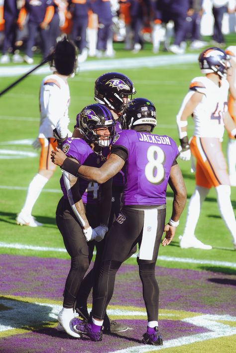 Football Drip, Nfl Football Pictures, Nfl Photos, Lamar Jackson, Sports Wallpapers, Football Pictures, Football Wallpaper, Baltimore Ravens, Ravens