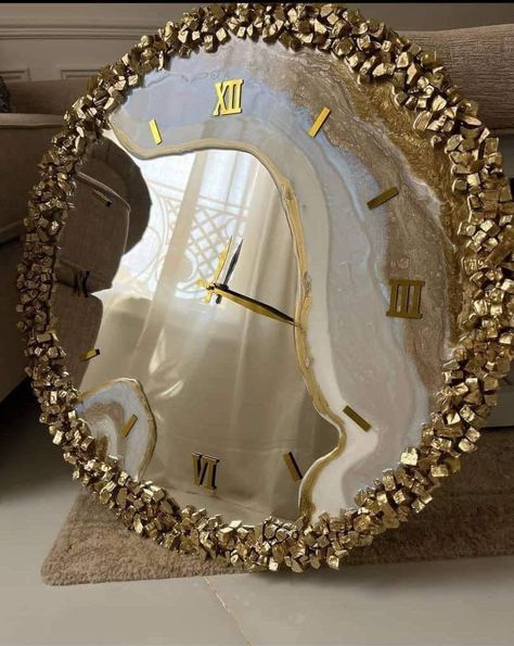 Resin O'clock, Resin Clock Ideas, Diy Resin Tray, Resin Art Canvas, Resin Clock, Ankle Bracelets Diy, Diy Room Decor For Teens, Epoxy Resin Diy, Resin Crafts Tutorial