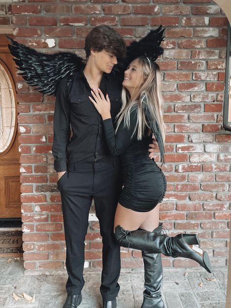 Devils Couple Costume, Black Angel Costume, Vampire Couple, Dark Angel Costume, Cute Group Halloween Costumes, Vampire Costumes, Hot Halloween Outfits, Couple Costumes, Couples Halloween Outfits