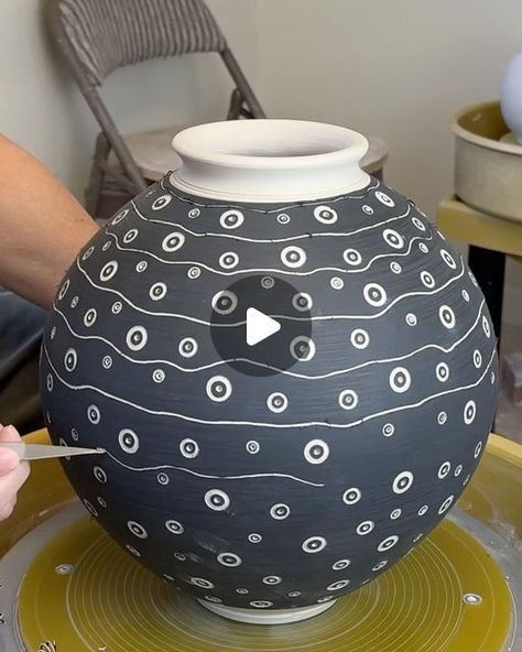 Hsin-Chuen Lin on Instagram: "772. Trimming/drill bit decorating a moon jar. Watch the detail on my YouTube channel: https://www.youtube.com/watch?v=DG6CDw535eQ" Jar Pottery, Moon Jar, Drill Bit, My Youtube Channel, Drill Bits, Youtube Channel, Moon, Ceramics, Instagram