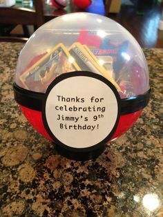 diy pokemon party favors - Google Search Games Cake, Pokemon Party Favors, Pokemon Party Decorations, Pokemon Themed Party, Pokemon Diy, Pokemon Cake, Pokemon Ball, Pokemon Birthday Party, Pokemon Theme