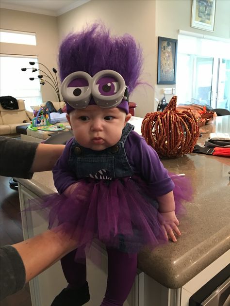 Purple Minion baby vidtumr Purple Minion Halloween Costume, Purple Minion Costume, Gru Minions, Gru And Minions, Purple Minion, Fall Traditions, Minion Baby, Twin Costumes, Diy Minions