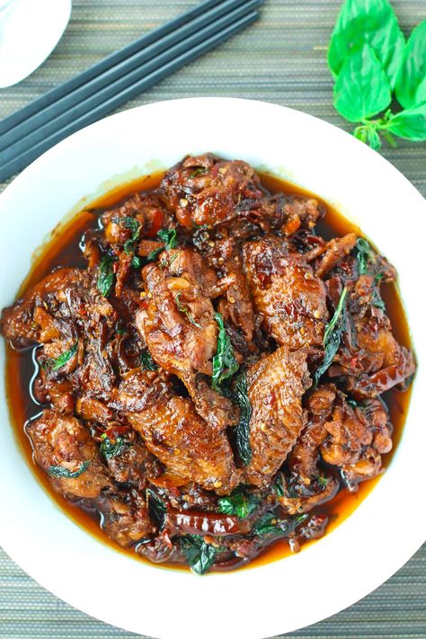 Taiwanese Recipe, Three Cup Chicken, Chicke Recipes, Taiwanese Cuisine, Taiwan Food, Taiwanese Food, Adobo Chicken, Sweet Basil, Savory Sauce