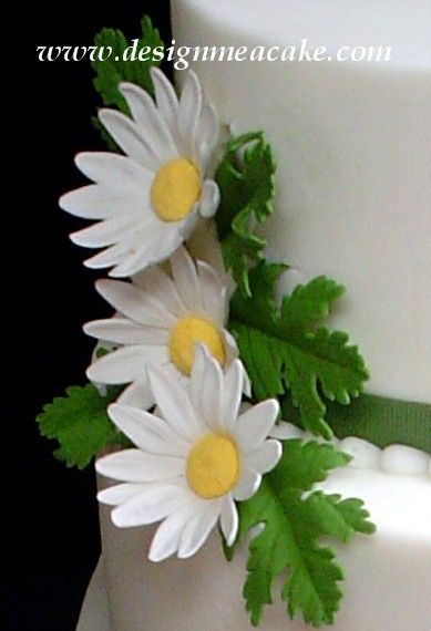 Daisies! - Gumpaste daisies and leaves... Enjoy..Thanks for looking! Daisy Leaves, Gumpaste Flowers, Fondant Toppers, Gum Paste, Fondant, Daisy, Cake, Plants, Flowers