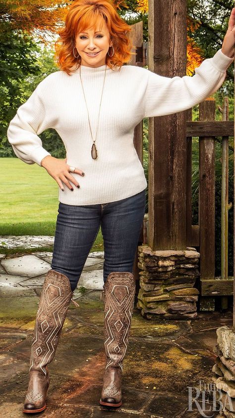 Country Female Singers, Celebrity Boots, Reba Mcentire, Country Women, Western Outfits Women, Country Dresses, 60 Fashion, Norma Jeane, Justin Boots