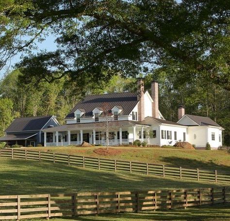 Casa Country, House With Porch, Patio Interior, Best House Plans, Farmhouse Style House, Farmhouse Plans, Dream House Exterior, House Goals, Dream House Plans