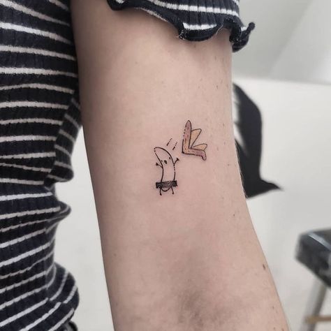 Cute Banana Tattoo, Banana Tattoo Minimalist, Funny Minimalist Tattoo, Man Tattoo Ideas, Banana Tattoo, Tattoo Ideas For Woman, Tattoo Line Art, Sketches Tattoo, Line Art Minimal