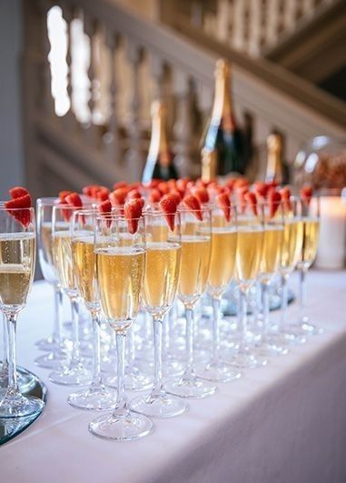 Champagne With Fruit, Champagne Dinner Party, Event Drinks, Reception Drinks, Champagne Table, Wedding Photo Checklist, Brunch Party Decorations, Drinks Reception, Photo Checklist