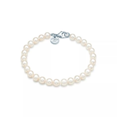 Colar Tiffany E Co, Tiffany Pearls, Tiffany Bracelets, Stackable Bangles, Wedding Jewellery, Freshwater Cultured Pearls, Tiffany Blue, Dream Jewelry, Cultured Pearls