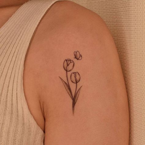 Fine line tulip tattoo on the shoulder. 3 Tulips Tattoo, Tulip Tatoos Ideas, Tulip And Butterfly Tattoo, Dainty Tulip Tattoo, Tulip And Rose Tattoo, Tattoo Ideas Tulip, Tiny Tulip Tattoo, Amsterdam Tattoo Ideas, Small Tulip Tattoo