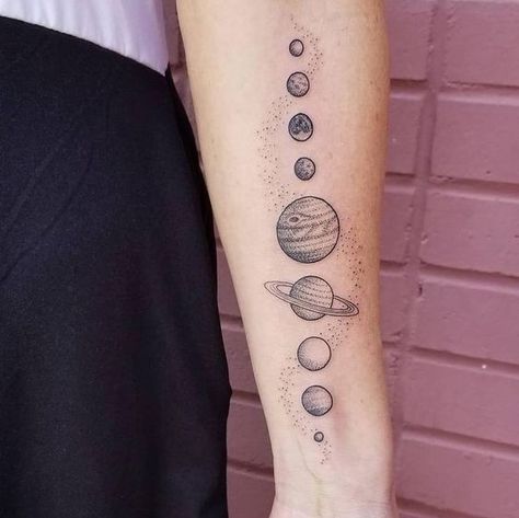 Tatuaje Cover Up, Tattoo Fixes, Harry Tattoos, Solar System Tattoo, Planet Tattoos, Tattoo Shirts, Space Tattoo, 1 Tattoo, Discreet Tattoos