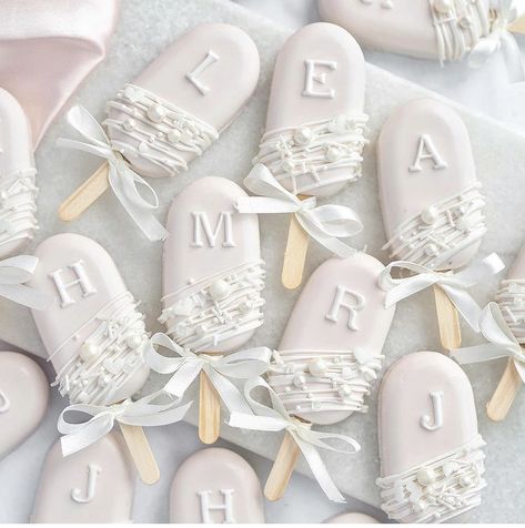 Wedding Cakesicles, Magnum Cake, Eid Moubarak, Popsicles Cake, Wedding Business Ideas, Flower Sugar Cookies, Cake Pop Designs, Bridal Cookies, Anniversaire Diy