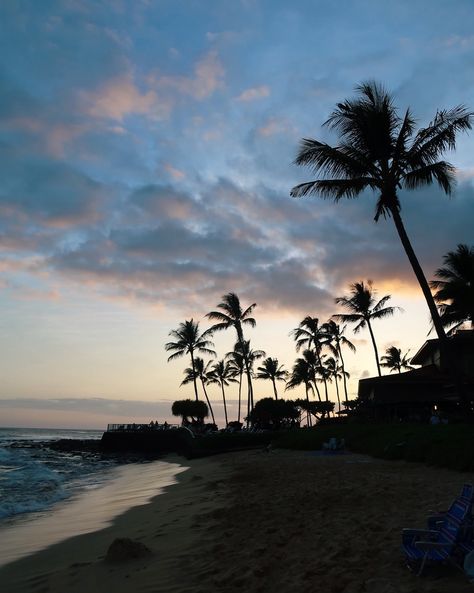 sunsets in kauai✨ this place is magical!!🫶🏼 Mauna Kea Sunset, Hawaii Sunset Aesthetic, Haleakala Sunset, Sunset In Hawaii Aesthetic, Sunset Key Cottages Key West, Cute Baby Cow, Farm Photography, Travel Destinations Bucket Lists, Hello Kitty Iphone Wallpaper