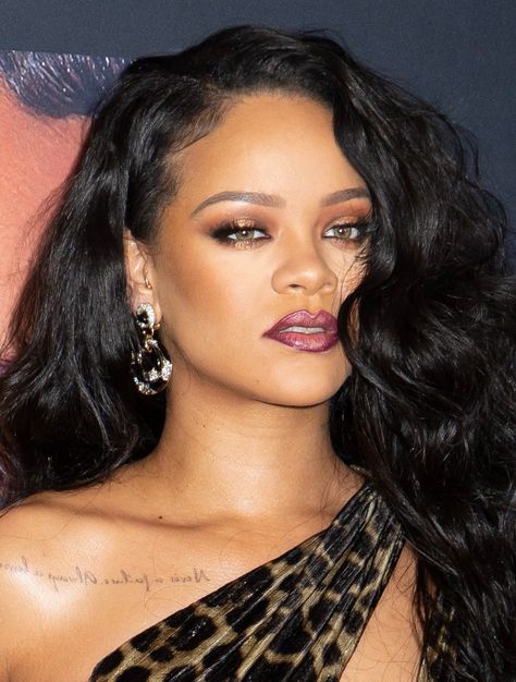 Celebrities Who Won Red Carpet Beauty In 2019 - Essence Rihanna Red Carpet, Reduce Bloat, Smokey Eye Makeup Steps, Rihanna Makeup, Fast 8, Red Carpet Makeup, Korean Makeup Tips, Hollywood Red Carpet, Red Carpet Beauty