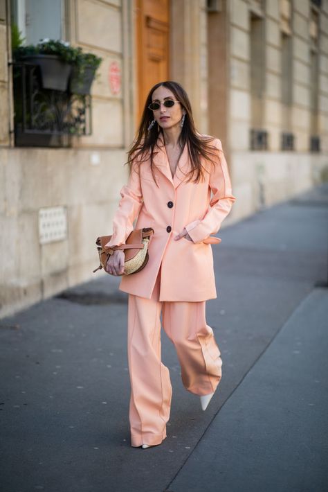 Salmon Color Outfit, Salmon Outfit, Peach Outfits, Oversized Suit Jacket, Jacket With Dress, Trouser Fashion, Pastel Pants, Colorful Street Style, Oversized Suit