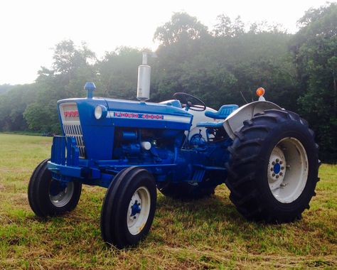 Ford 4000 Old Blue Ford Truck, New Holland Agriculture, Farm Images, Ford Tractor, Tractor Pictures, Old Tractor, Tractor Implements, Agricultural Machinery, Ford 2000 Tractor