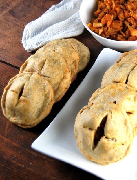 Irish Hand Pies, Irish Recipes Appetizers, Vegan School Lunch, Cabbage Potatoes, Irish Recipes Traditional, Irish Cuisine, Vegan Pie, Hand Pies, Vegan Appetizers