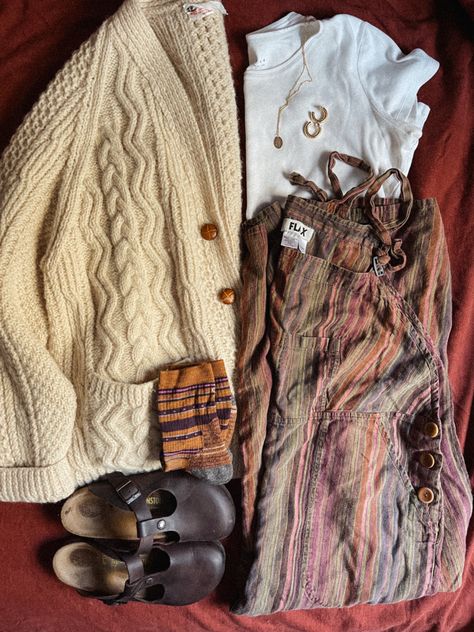 Comfy Thrift Outfits, Granola Style Outfits Fall, Boho Fall And Winter Outfits, Casual Everyday Mom Outfits, Cozy Knitted Sweater, Salted Granola Fall Outfits, Rustic Fall Outfits, Womens Granola Style, Hippie Fall Aesthetic