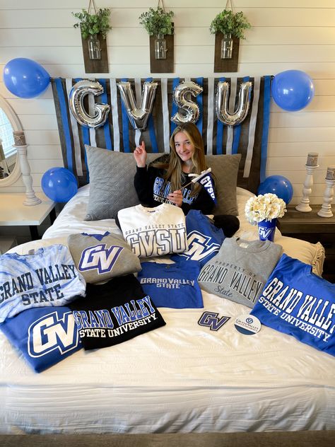 Gvsu Dorm, College Acceptance Bed Decorating, Bed College Decision, College Acceptance Bed, Grand Valley State University, Smith College, College Acceptance, University Dorms, College Bedding