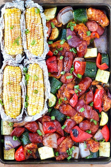 Sheet Pan Bbq Chicken, Pan Bbq Chicken, Bbq Chicken Dinner, Easy Sheet Pan Dinners, Sheet Pan Suppers, Sheet Pan Dinners Recipes, Diner Recept, Recipe Sheets, Pan Dinners