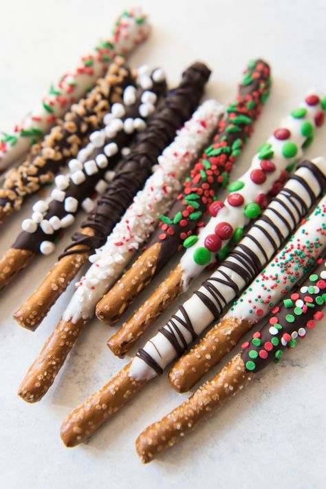 Christmas Chocolate Covered Pretzels, Chocolate Covered Pretzels Christmas, Chocolate Covered Pretzel Sticks, Covered Pretzel Rods, Christmas Pretzels, Dipped Pretzel Rods, Dipped Pretzels, Chocolate Covered Pretzel, Chocolate Covered Pretzel Rods