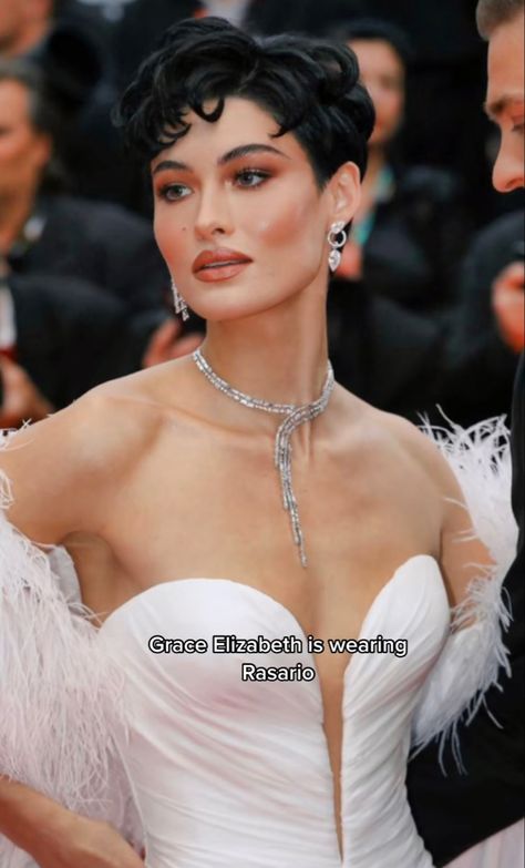 Glam Pixie Hairstyle, Bride Black Women, Pixie Cut Bride, Pixie Bride, Feminine Short Hair, Grace Elizabeth, Short Hair Pixie Cuts, Hot Hair Styles, Curvy Women Outfits