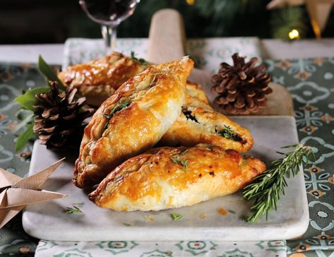 Medieval Mushroom Pasties Recipe | Abel & Cole Medieval Pastries, Medieval Mushroom, Mushroom Pasties, Medieval Food Recipes, Medieval Meals, Vegetarian Christmas Main, Vegetarian Pasties, Homemade Mince Pies, Medieval Cooking