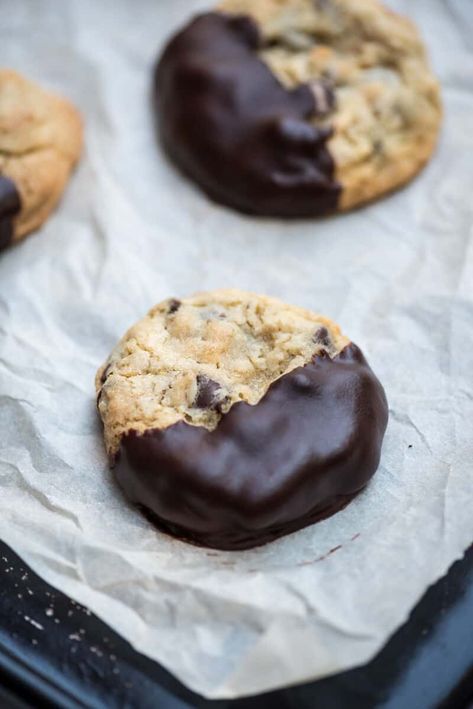 These Chewy Chocolate Dipped Oatmeal Cookies are truly special. The base oatmeal cookie recipe is one of my favorites and a quick dip in bittersweet chocolate takes these cookies to the next level! #cookies #chocolate #oatmealcookies Halftime Chili, Basic Chocolate Chip Cookies, Andes Mint Cookies, Soft Ginger Cookies, Chocolate Dipped Cookies, Chewy Chocolate Cookies, Chewy Sugar Cookies, Peanut Butter Chocolate Chip Cookies, Dipped Cookies