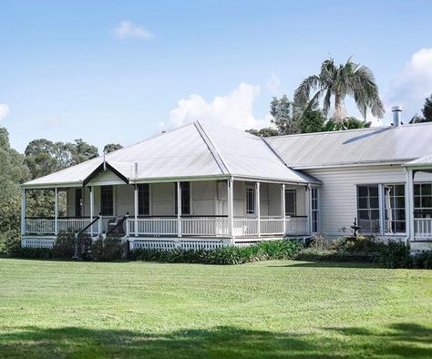 Australian Farmhouse, Youth Rooms, Hampton Style, Farmhouse Flooring, Farm Lifestyle, Classic Farmhouse, Fixer Upper Style, Australian Homes, Farmhouse Style House