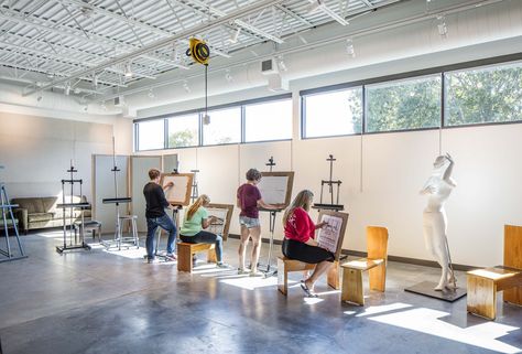 Gallery of Jackson Dinsdale Art Center / TACK architects - 5 Architecture Art Gallery, Art Space Architecture, Community Art Gallery, Art Studio Architecture Design, Art Workshop Interior Design, Contemporary Art Gallery Interior, Art Gallery Seating, Art Studio School, Art Center Interior Design