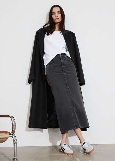 Women's Midi skirts | Skirts - & Other Stories Midi Rock Outfit, Denim Midi Skirt Outfit, Black Denim Skirt Outfit, Black Denim Midi Skirt, Jean Skirt Outfits, Black Jean Skirt, Midi Skirt Outfit, Denim Skirt Outfits, Midi Flare Skirt