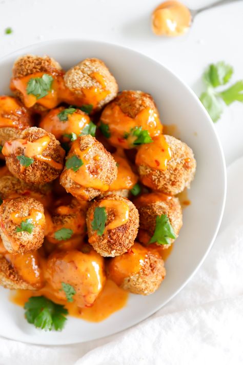 Fast Appetizers Easy, Asian Seasoning, Bang Bang Sauce, Bang Bang Chicken, Chicken Meatball Recipes, Chicken Balls, Recipe Using Chicken, Skillet Dishes, Meatball Ingredients