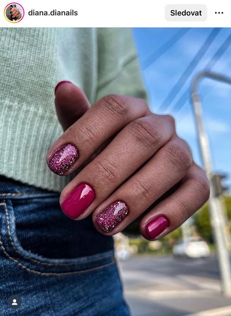 Raspberry Glitter Nails, Raspberry Nails Design, Raspberry Nail Color, Raspberry Pink Nails, Pink Autumn Nails, Nails Fucsia, Gellack Nails, Raspberry Nails, Gold Gel Nails