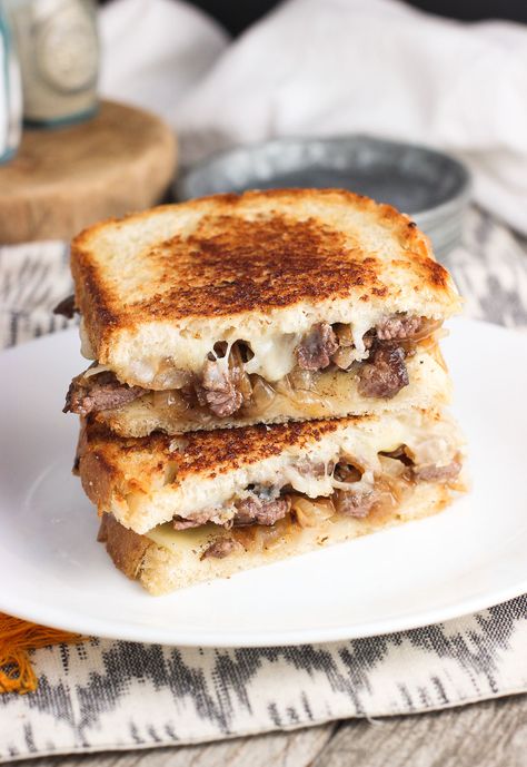 Two halves of a cheesesteak panini stacked on top of one another on a plate. Panini Recipes Healthy, Best Panini Recipes, Panini Press Recipes, Chicken Pesto Panini, Cheese Panini, Panini Sandwich, Panini Recipes, Panini Sandwiches, Dinner Sandwiches