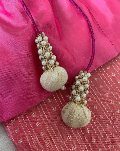 Work Blouse Designs Latest, Blouse Hangings, Maggam Work Designs, Aari Blouse, Aari Work Blouse, Tassels Fashion, Blouse Designs Latest, Maggam Work, Chaniya Choli