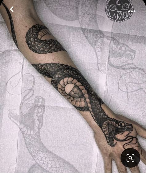 King Cobra Tattoo, Rattlesnake Tattoo, Black Snake Tattoo, Half Sleeve Tattoos Sketches, Half Sleeve Tattoo Stencils, Around Arm Tattoo, Cobra Tattoo, Tattoo Snake, Serpent Tattoo