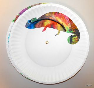 Use two paper plates to create a cool chameleon that changes color! Kids will love it. Eric Carle Art Preschool, The Mixed Up Chameleon, Chameleon Craft, Eric Carle Crafts, Mixed Up Chameleon, Eric Carle Activities, Storytime Crafts, Paper Plate Crafts, Plate Crafts