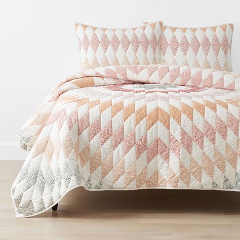 Traditional Americana Patchwork Printed Quilt | The Company Store Quilt Patterns 4 Fabrics, Modern Quilt Simple, Accuquilt Quilt Patterns, King Sized Quilt Patterns, Pink Floral Quilt, Neutral Quilt Patterns Muted Colors, Simple Quilting Designs For Beginners, Quilt Patterns Queen Size, Modern Patchwork Quilt