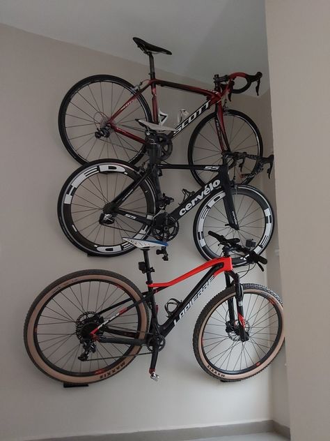 Wood Pallet Recycling, Bike Rack Wall, Garage Organization Tips, Bike Room, Garage Storage Ideas, Bike Storage, Bike Rack, Garage Organization, Organization Tips