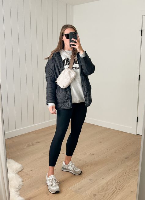 15+ Cute & Casual Leggings Outfits I'm Living In this Fall & Winter Belt Bag Outfit Casual, Lululemon Belt Bag Outfit, Grey Sneakers Outfit, Casual Leggings Outfit, Black Joggers Outfit, How To Wear Belts, Belt Bag Outfit, Sweatpants Outfit Ideas, Lululemon Belt Bag