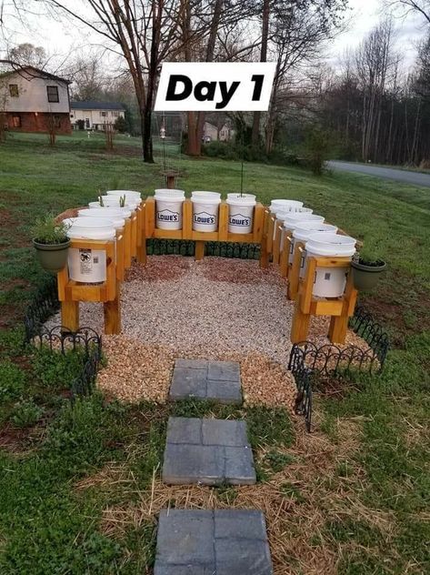 Raised Garden Beds Diy Vegetables, Bucket Garden, Crafts Outdoor, Bucket Gardening, Building A Raised Garden, Vegetable Garden Diy, Garden Vegetable, Diy Raised Garden, Backyard Vegetable Gardens