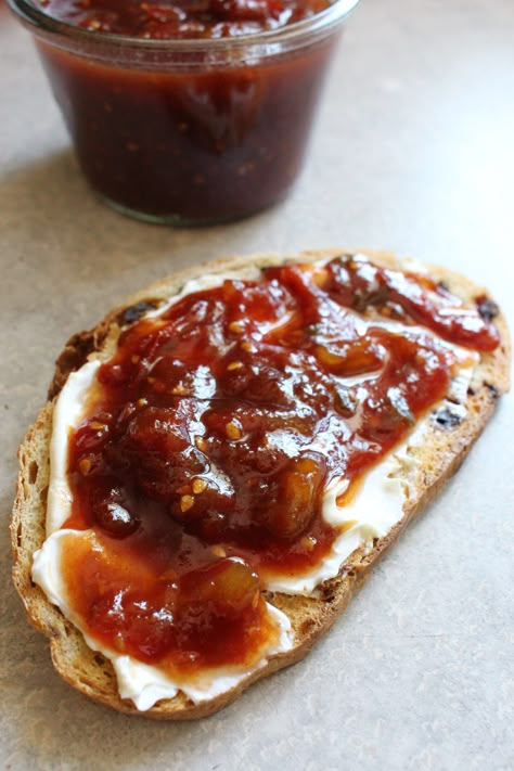 Koeksister Recipe South Africa, Savory Tomato Jam, Canning Tomatoes Recipes, Tomato Jam Recipe, Fresh Tomato Recipes, Tomato Jam, Easy Cheesecake Recipes, Jam And Jelly, Homemade Donuts