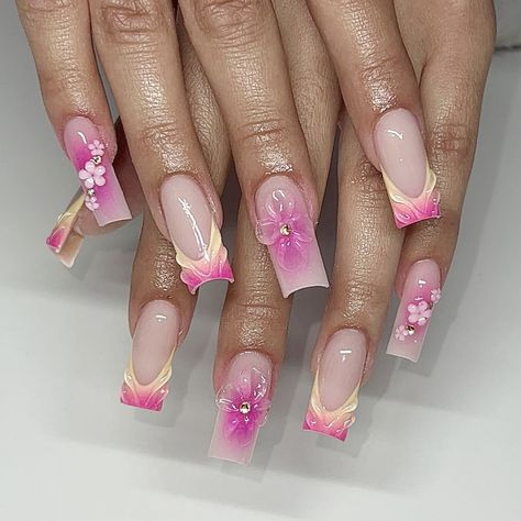 ig: acrylicsbyfatima Summer Sets Nails, Pink French Design Nails, Cancun Mexico Nail Ideas, 24th Birthday Nail Ideas, Punta Cana Nails, Europe Nails Travel, Summer Nail Inspo 2024, Summer Nail Sets, Summer Nail Inspo Square