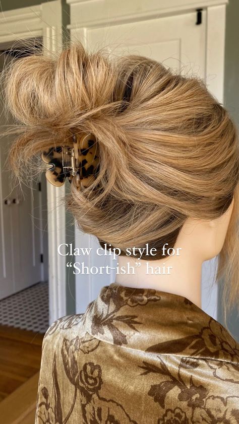 TORIE BLISS | Claw clip style for “short-ish” hair ❤️��‍🔥 Save & try *clip linked in story* | Instagram Hair Clip Hairstyles For Work, Hair Claw Styles For Short Hair, Hair Claw Styles For Long Hair, Easy Hair Updos With Clip, Clips For Medium Hair, Half Up Half Down Hair Medium Length Claw Clip, Ways To Wear A Hair Claw Clip, Claw Clip Styles Fine Hair, Shoulder Hair Updo Easy