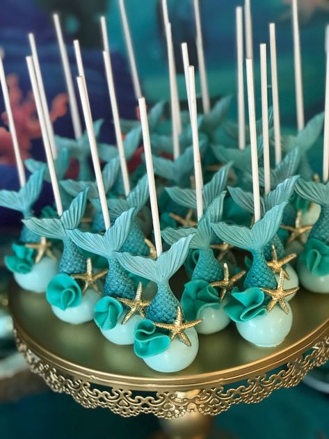 Mermaid Mini Cake, Mermaid Cake Balls, Ocean Cake Pops, Under The Sea Cake Pops, Ocean Theme Cake Pops, Cake Pops Sea Theme, Ocean Cakepops, Pool Party Food, Strawberry Gifts