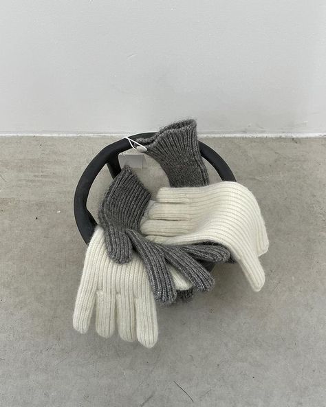 Archive Fashion, Mood And Tone, Finger Gloves, Flaws And All, Blue Garden, Gray Aesthetic, Black And White Aesthetic, Aesthetic Colors, White Aesthetic